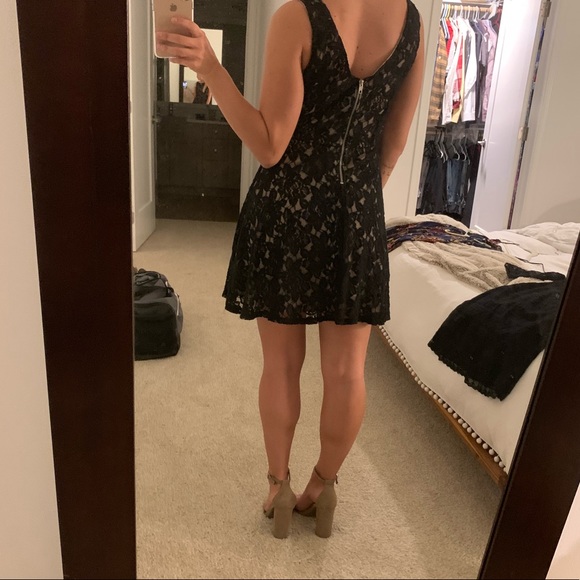 Lace dress - Picture 2 of 2